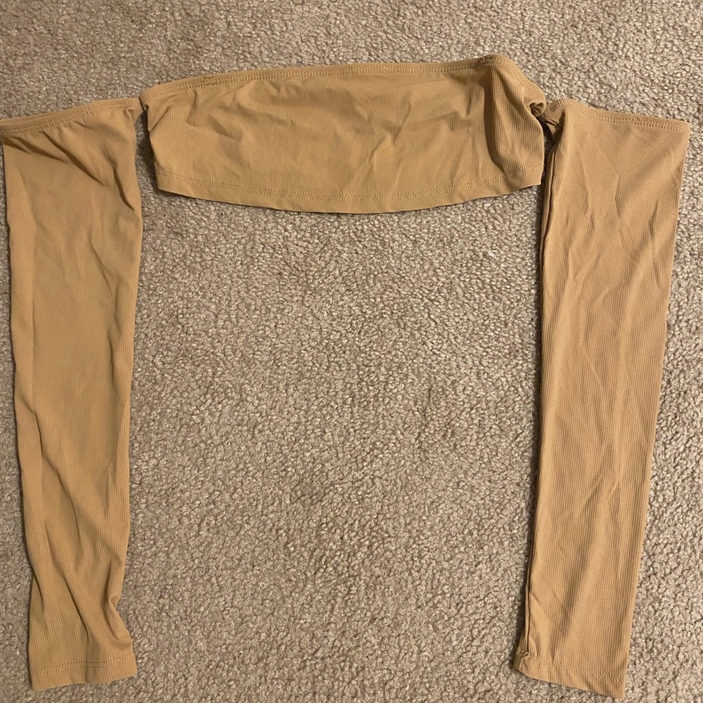BUY NOW SALE‼️ Brown off the shoulder “long sleeve” super crop top